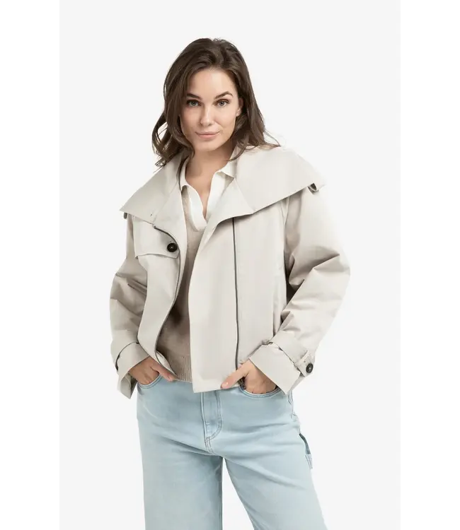 02-001070-602/99055  Short bomber jacket with trench details