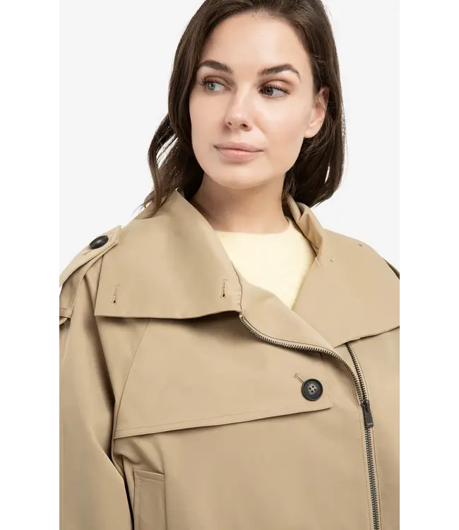 02-001070-602/99045  Short bomber jacket with trench details