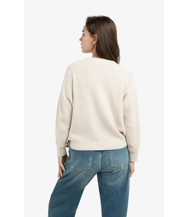 01-000555-602/990442  Knitted sweater with tie details at the hem