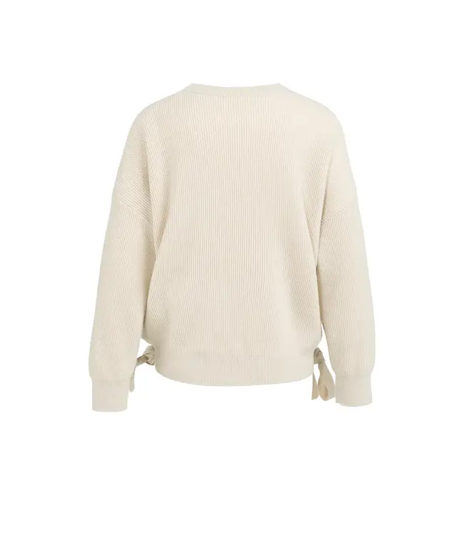 01-000555-602/990442  Knitted sweater with tie details at the hem