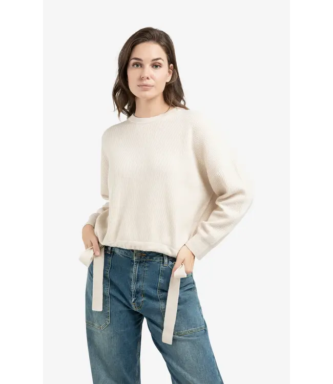 01-000555-602/990442  Knitted sweater with tie details at the hem