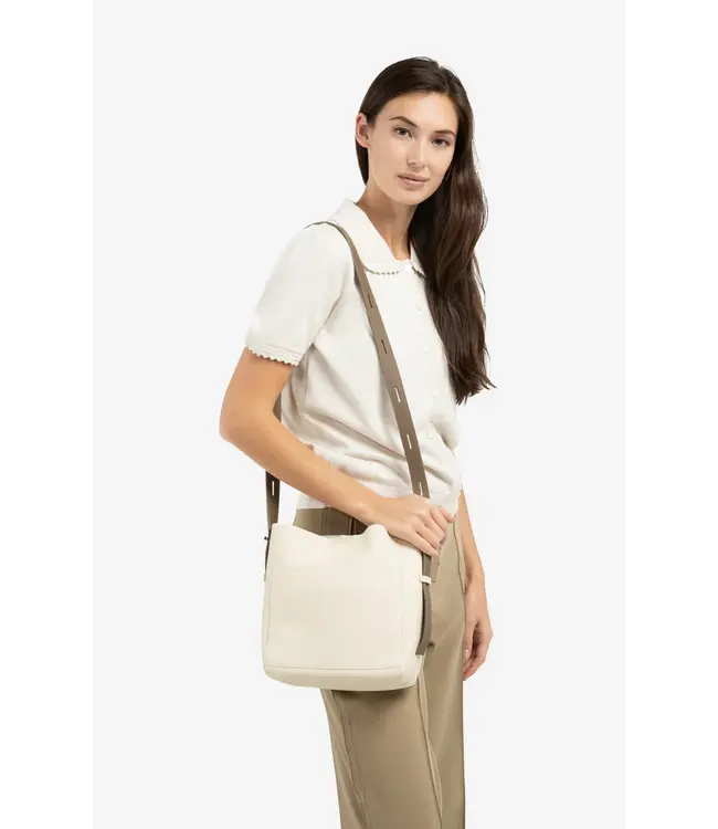 01-010145-602/990442  Knitted cardigan with short sleeves and buttons