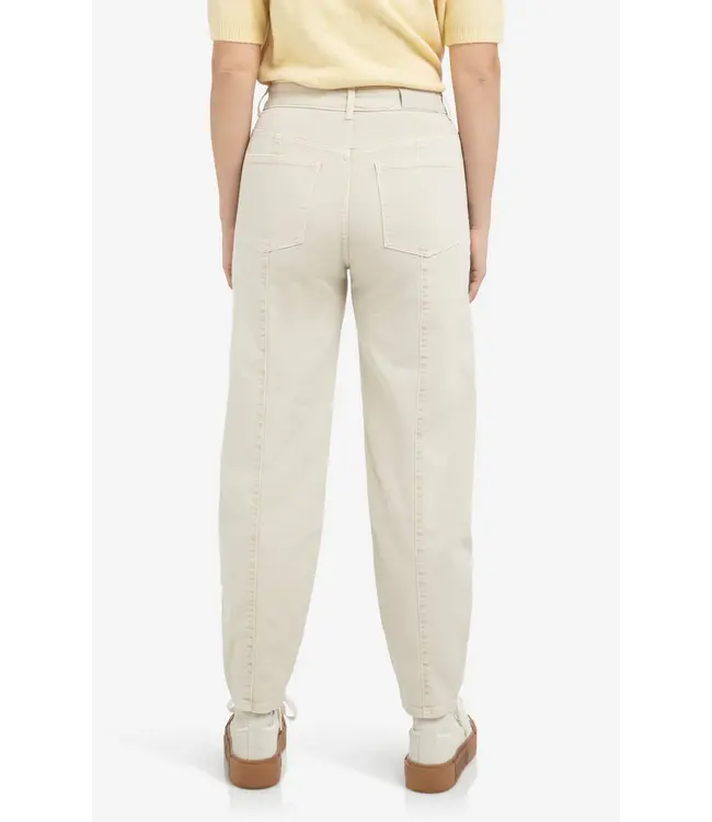 01-311128-602/99046  Barrel jeans with visible back seams and soft wash