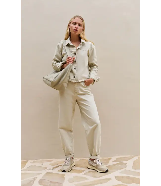 01-311128-602/99046  Barrel jeans with visible back seams and soft wash