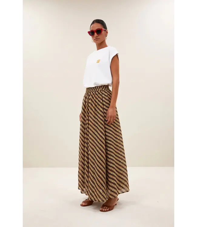 26211014/BrightWhite  tobi flame logo top