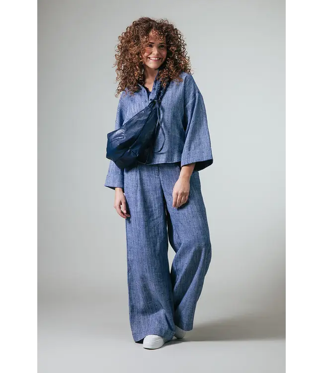 2611037/Donkerblauw  Amber