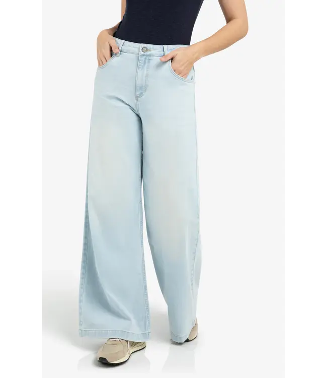 01-311150-603/99036  High-waist jeans with extra wide legs (L34)