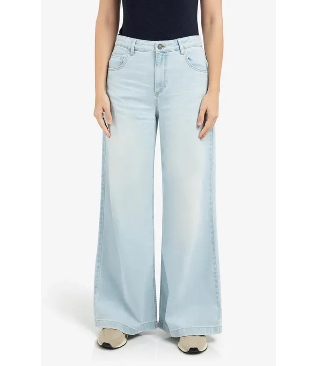 01-311150-603/99036  High-waist jeans with extra wide legs (L34)