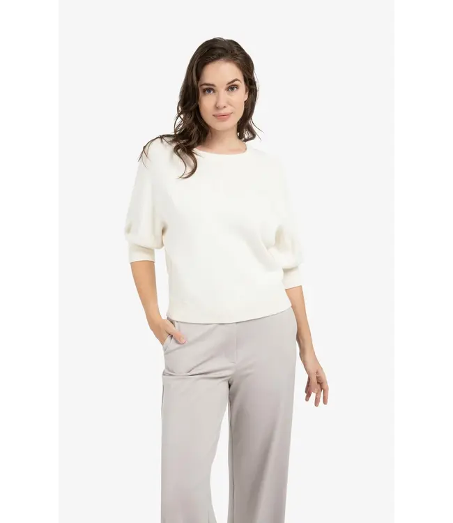 01-000563-603/990532  Sweater with raglan sleeves and tonal artwork