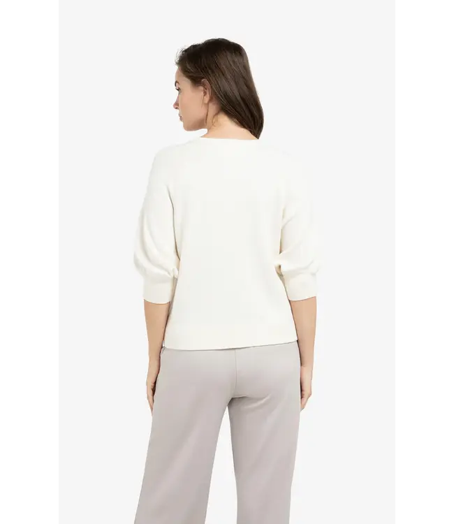 01-000563-603/990532  Sweater with raglan sleeves and tonal artwork