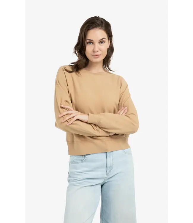 01-000559-603/99051  Batwing sweater with subtle seam details