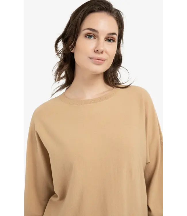 01-000559-603/99051  Batwing sweater with subtle seam details