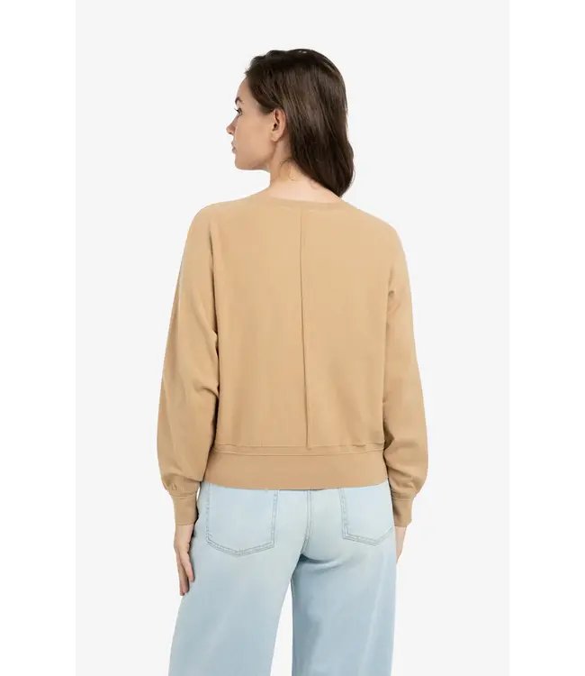 01-000559-603/99051  Batwing sweater with subtle seam details