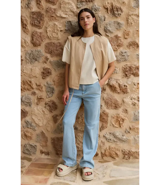 01-000562-603/99053  Short sleeve sweater with seam details