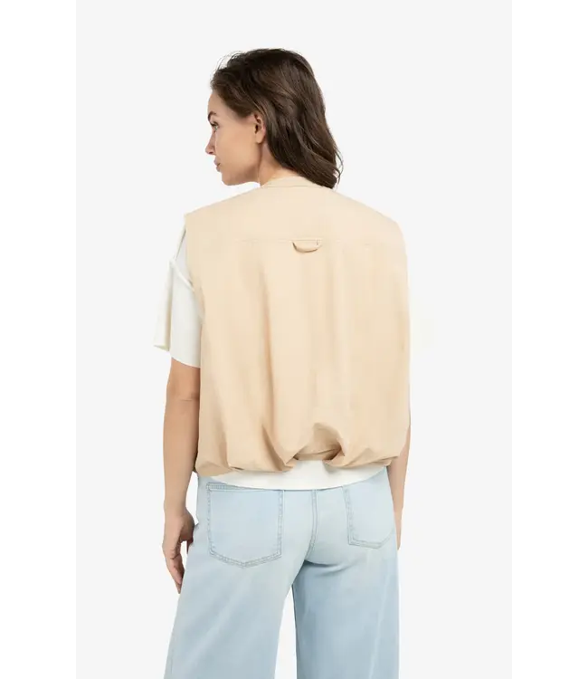 02-021007-603/99052  Sleeveless summer jacket with drawstrings