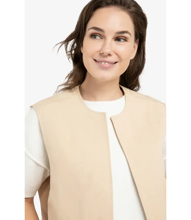 02-021007-603/99052  Sleeveless summer jacket with drawstrings