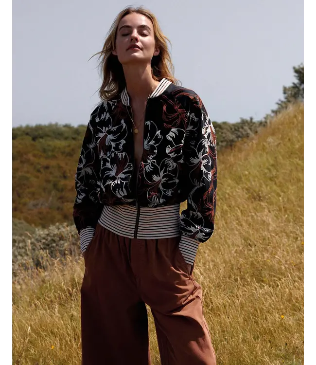 1s1302-12382/000990-Black  Jacket Embroidered