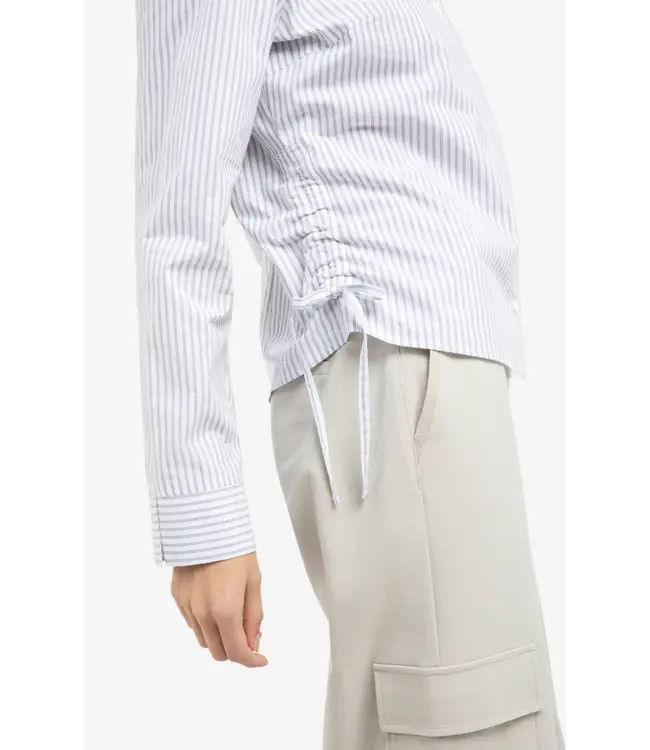 01-201203-602/990471  Fitted blouse with side drawstrings