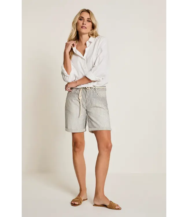 SS262.209218/S20-NavyBold-L8  Bobby Short