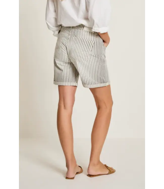 SS262.209218/S20-NavyBold-L8  Bobby Short