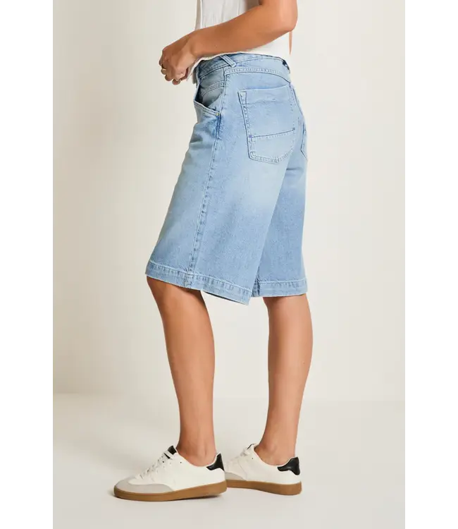 SS262.266408/D194-LightCosmic-L19  Nola Jorts