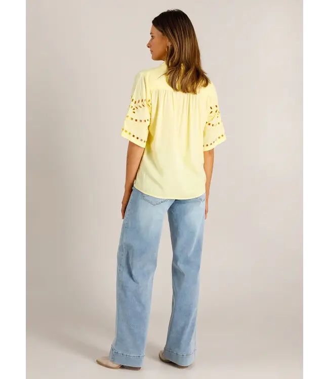 4200891/WaxYellow  Vie Tops