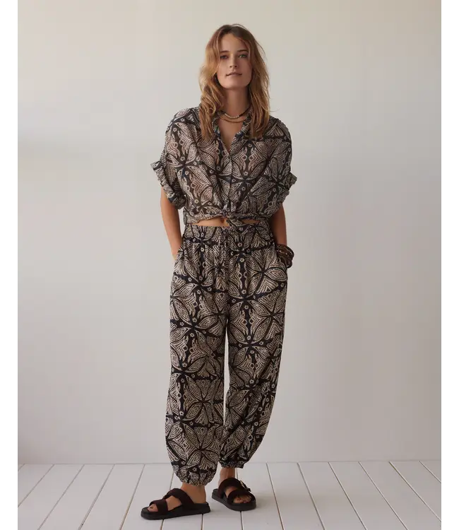 2s3498-12447/000990-Black  Blouse Ethnic print