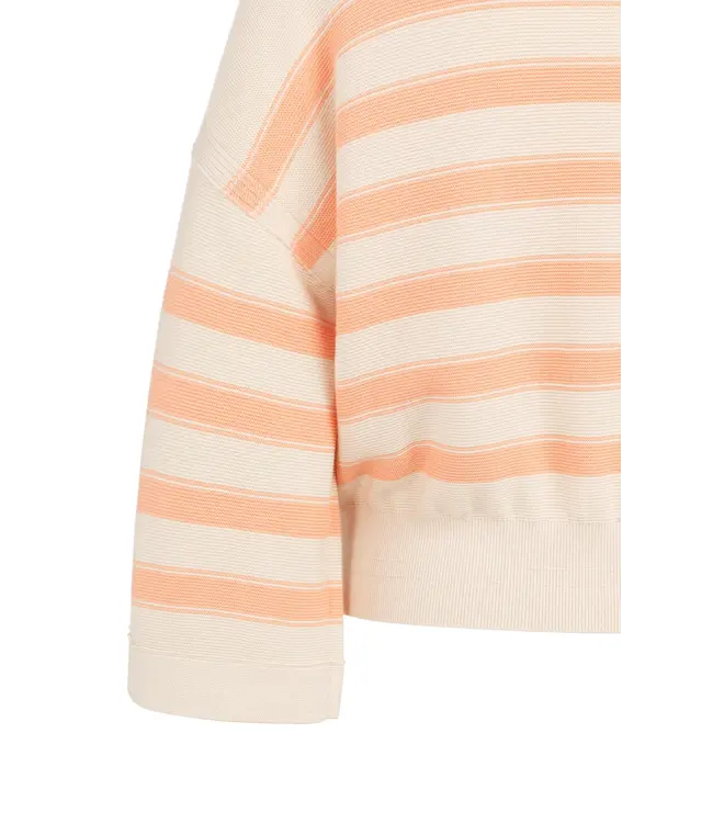 01-000596-604/313071  Mixing textured sweater with stripes