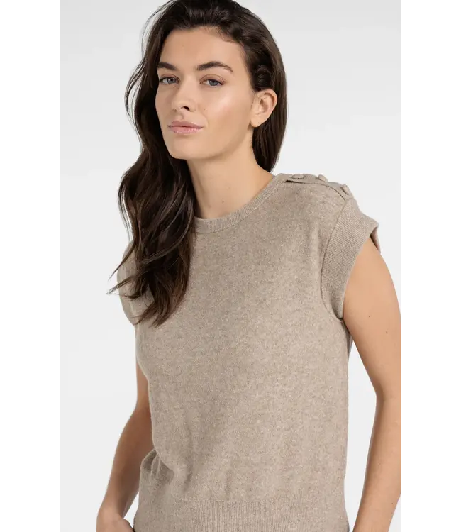 01-000584-604/611042  Towel knit sleeveless sweater