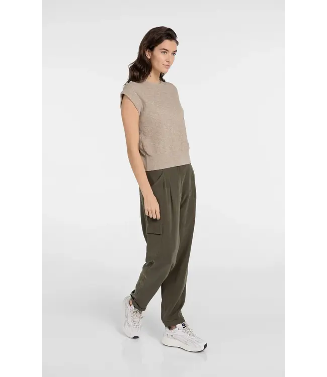 01-000584-604/611042  Towel knit sleeveless sweater