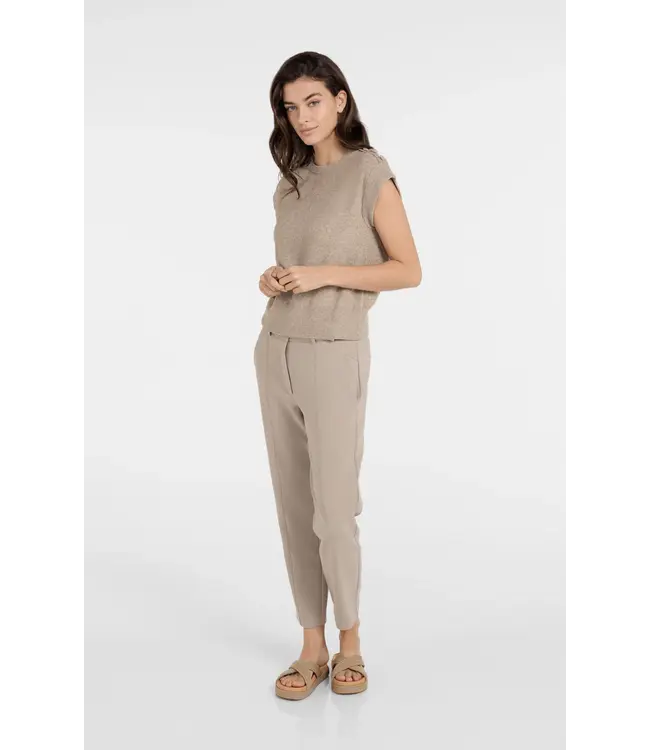 01-000584-604/611042  Towel knit sleeveless sweater