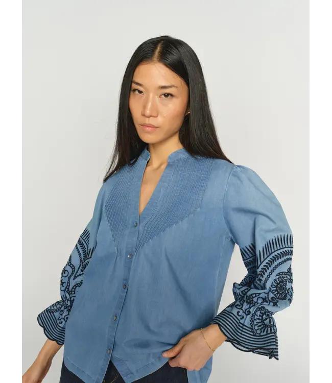 178190/LightBlue  MMStomin Emb Shirt