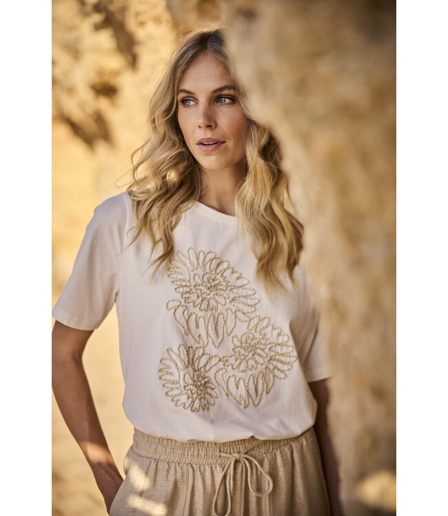 C44-20-401/001100-OffWhite  Embroidered Artwork T-Shirt