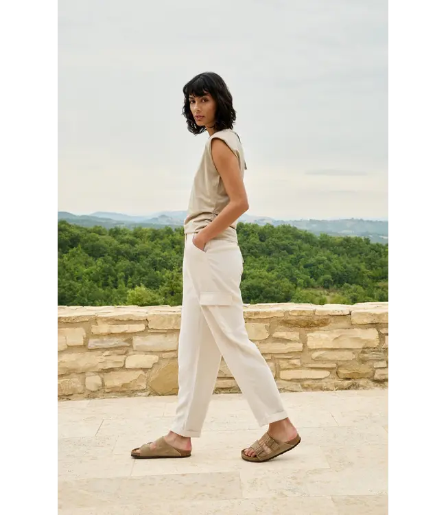 01-709365-604/61104  Sleeveless top with pleated sideseams