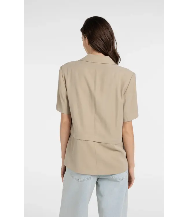 01-501083-604/61104  Woven shortsleeve blazer with detachable bottom hem