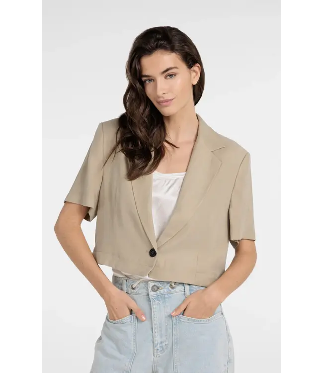 01-501083-604/61104  Woven shortsleeve blazer with detachable bottom hem
