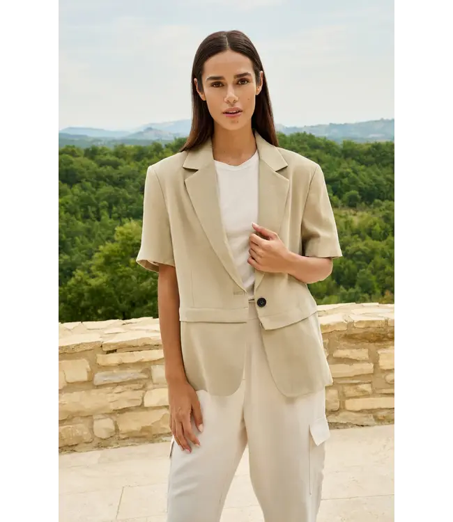 01-501083-604/61104  Woven shortsleeve blazer with detachable bottom hem