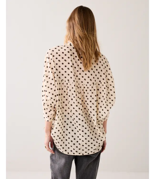 2s3434-12390/000122-Ivory  Blouse Blury dots