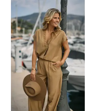 NUKUS NKS01122-Camel Marlijn Top NUKUS NKS01122-Camel Marlijn Top