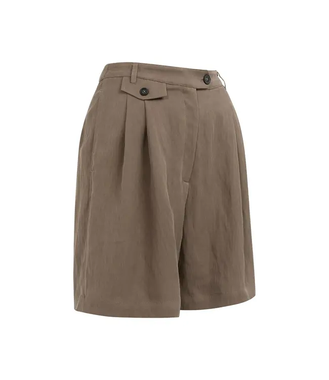 01-321032-605/99070  Woven longer length bermuda short