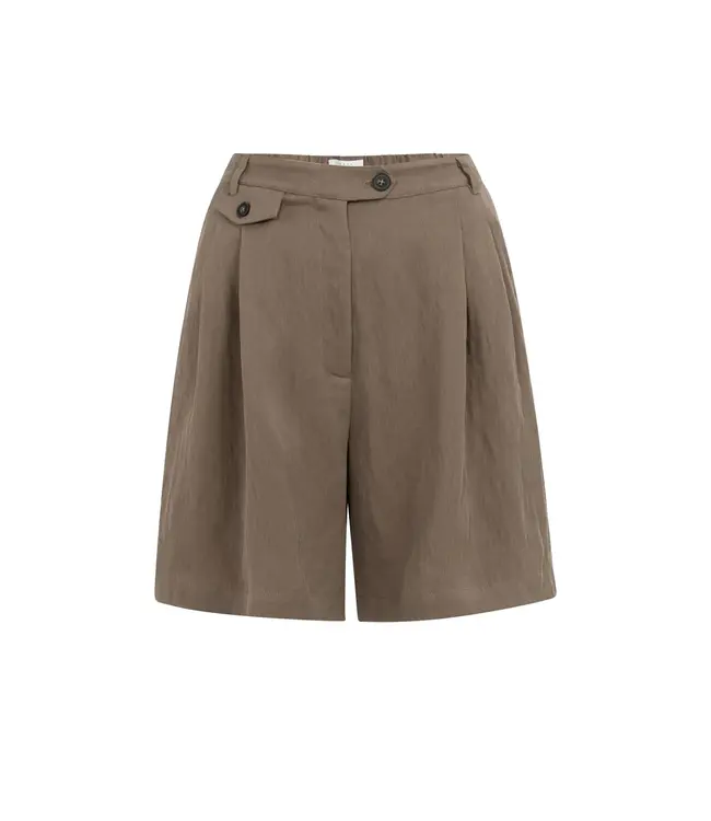01-321032-605/99070  Woven longer length bermuda short