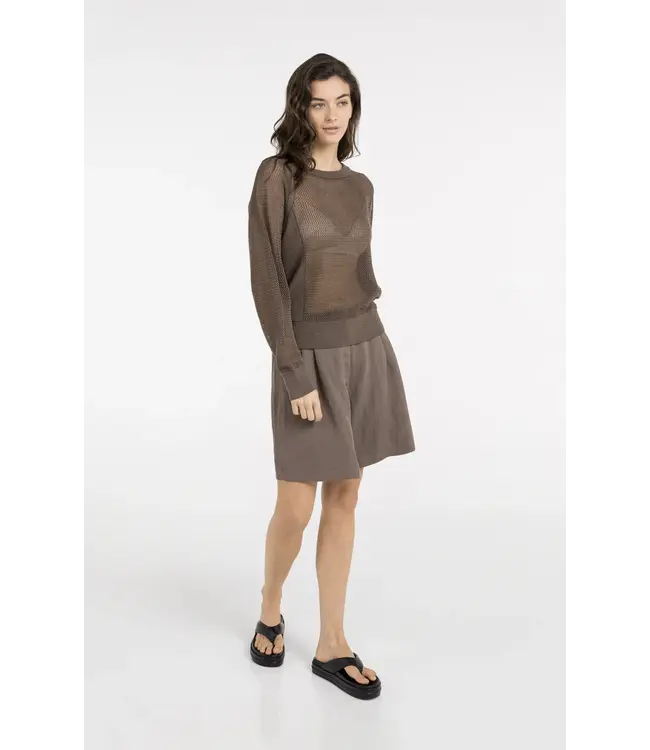 01-321032-605/99070  Woven longer length bermuda short