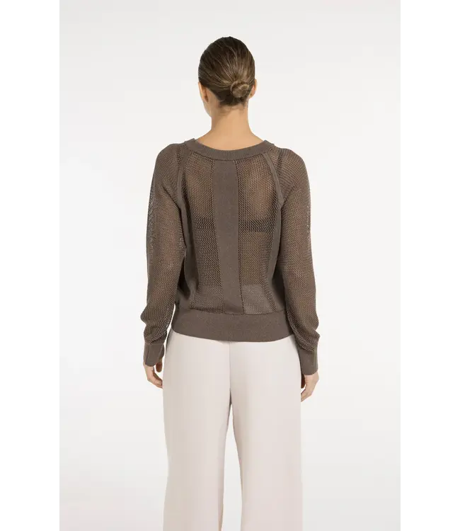 01-000592-605/99070  Mesh stitch raglan sweater