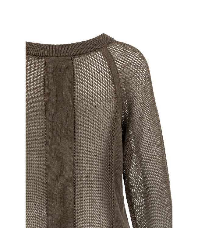 01-000592-605/99070  Mesh stitch raglan sweater
