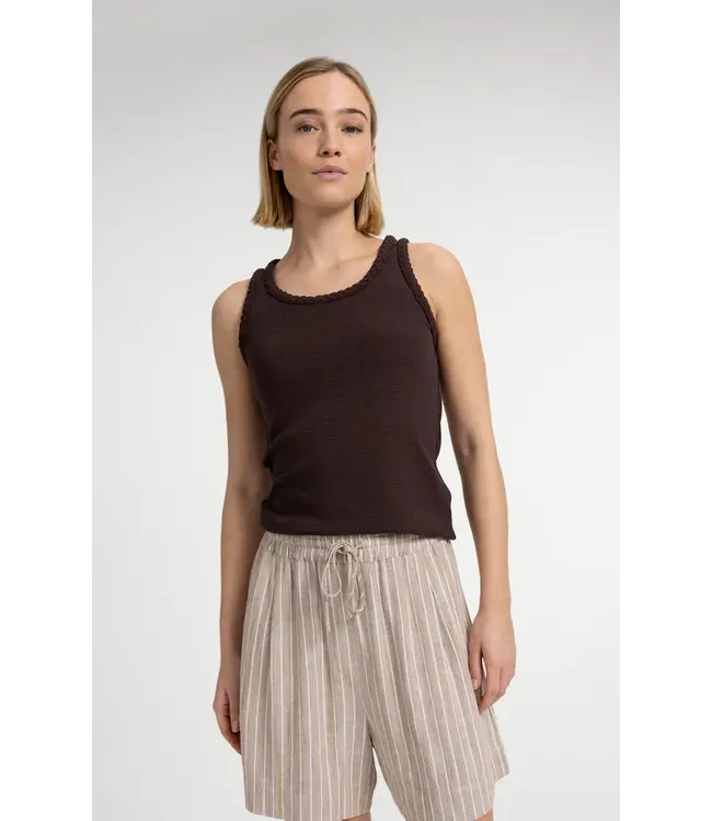 01-729061-606/99074  Singlet with braided trim