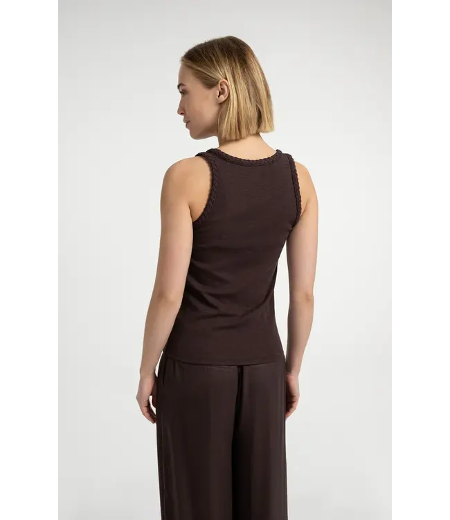 01-729061-606/99074  Singlet with braided trim