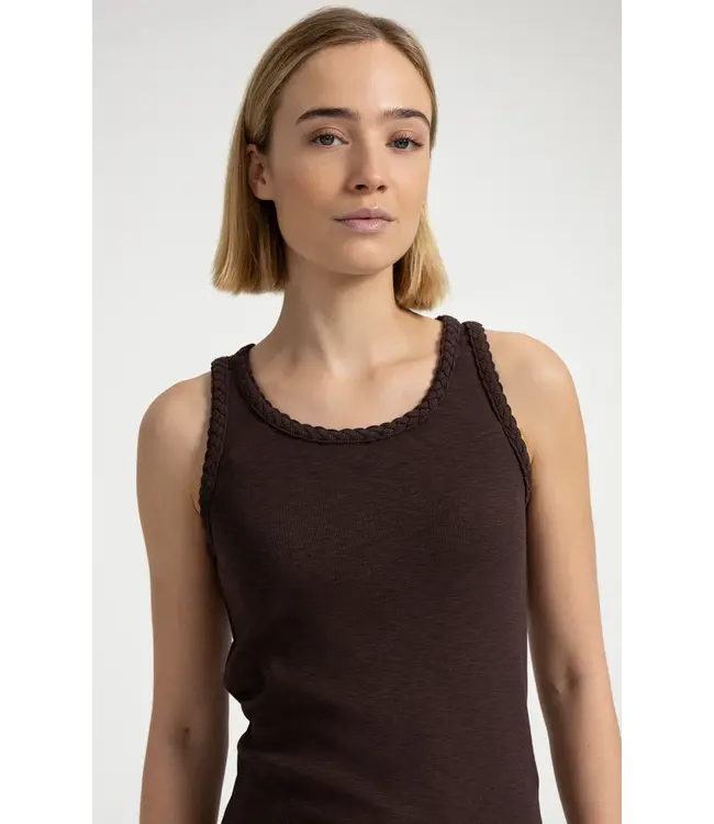 01-729061-606/99074  Singlet with braided trim