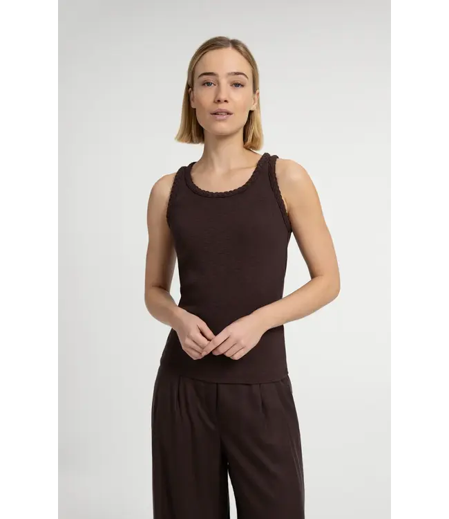 01-729061-606/99074  Singlet with braided trim