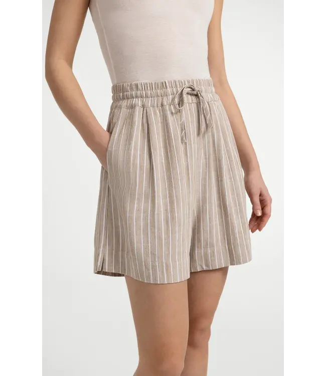 01-321037-606/990751  Striped shorts with elastic waistband