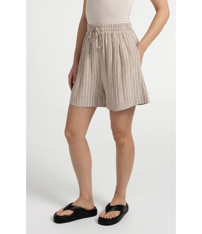 01-321037-606/990751  Striped shorts with elastic waistband